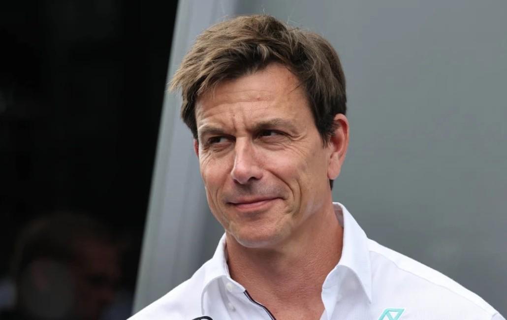 米乐-名记：红牛因无法复刻梅奔引擎选择泄密，将和其他车队站在一块