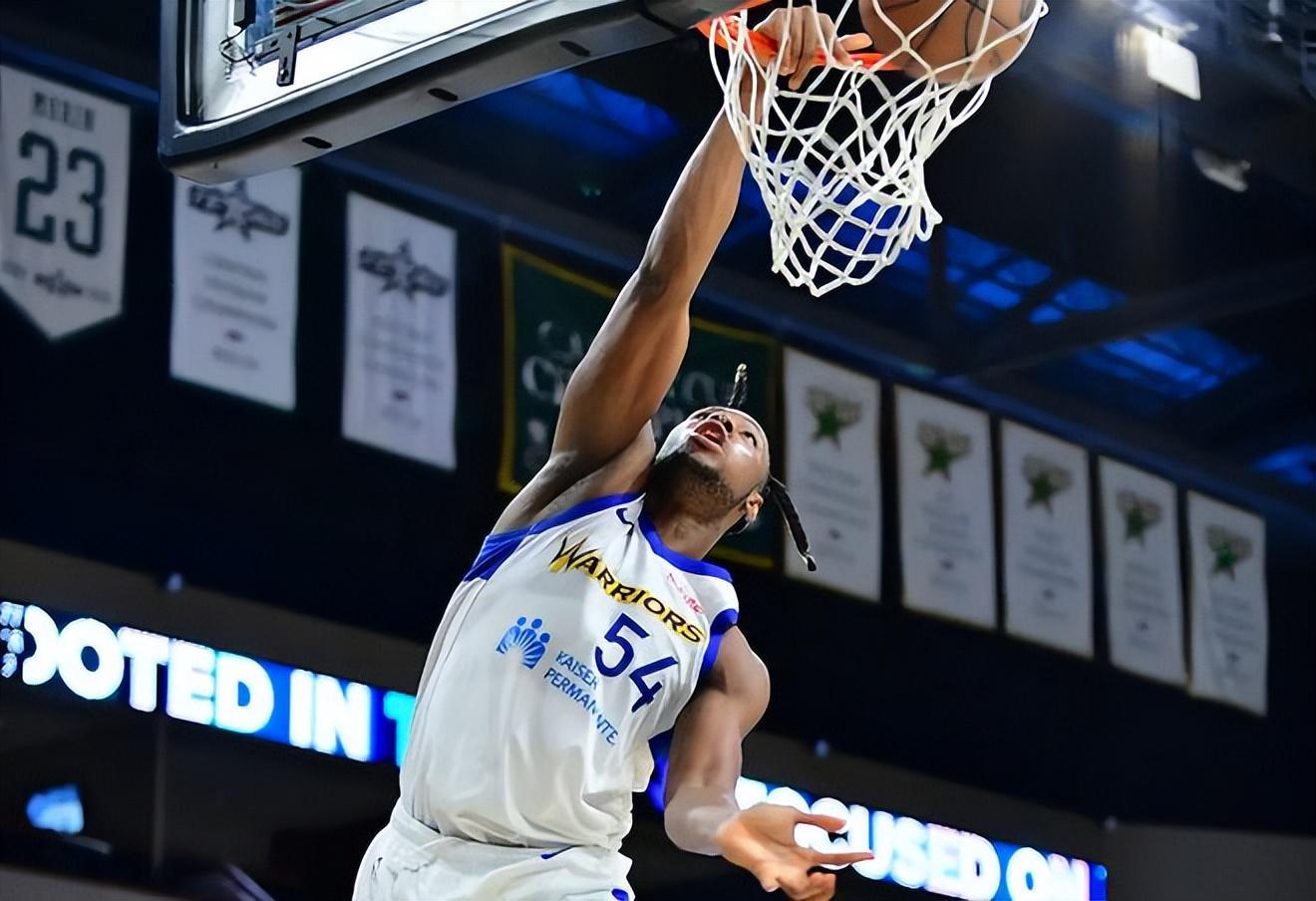 米乐官网-发展联盟表现平平，勇士二队先发中锋想要重返NBA还得提升状态？