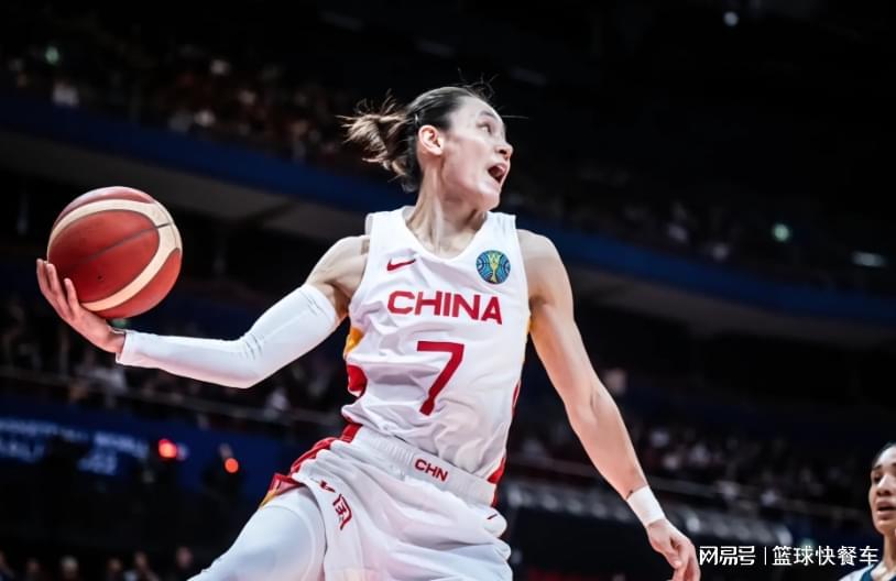 米乐官网入口-女篮晋级世界杯后遭质疑！前队长吐槽集训太长了：宫鲁鸣太老套了